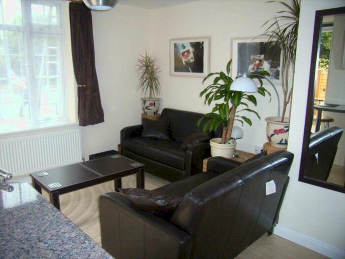1 Bedroom Flat To Rent In Wokingham Road, Reading, RG6