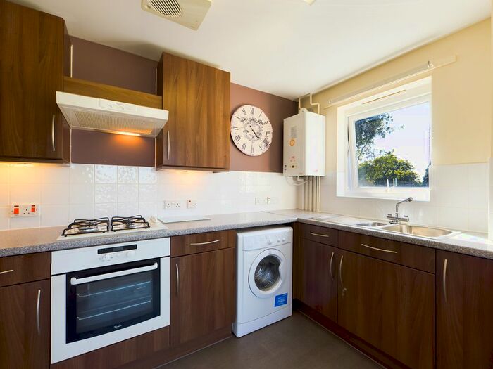 1 Bedroom Flat To Rent In Rossetti Close, Popley, Basingstoke, RG24