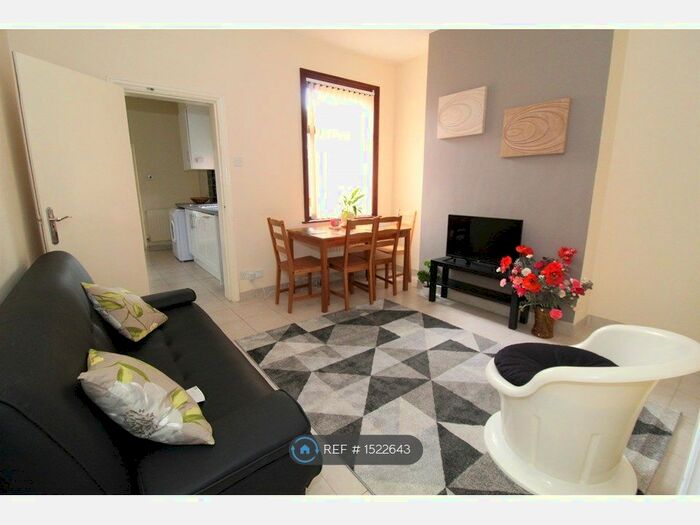 4 Bedroom Terraced House To Rent In Newcombe Road, Coventry, CV5