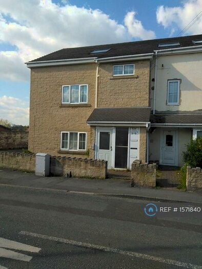4 Bedroom Flat To Rent In Barleyhill Road, Garforth, Leeds, LS25
