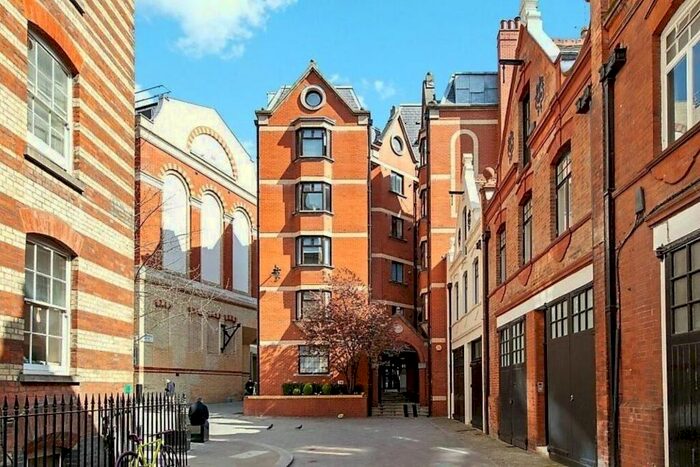 2 Bedroom Flat To Rent In Bourdon Street, London, W1K