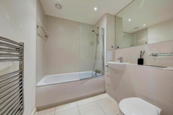 1 Bedroom Flat For Sale In Hero, Kingston Road, Wimbledon Chase, SW20