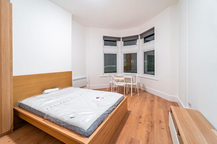 Studio To Rent In Woodlands Park Road, Turnpike Lane, London, N15