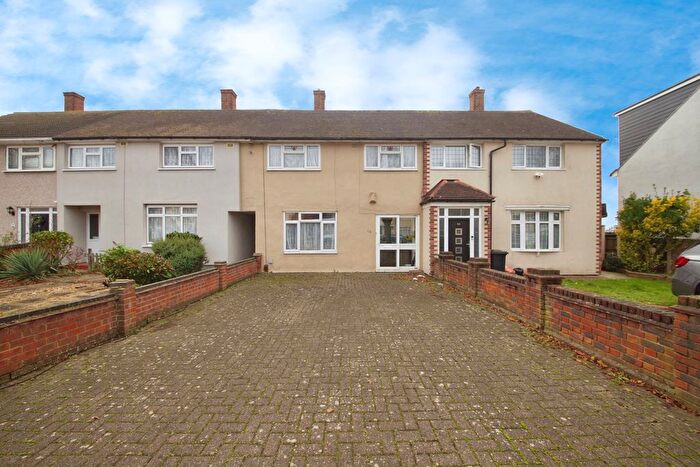 3 Bedroom Terraced House For Sale In Cricklade Avenue, Romford, RM3