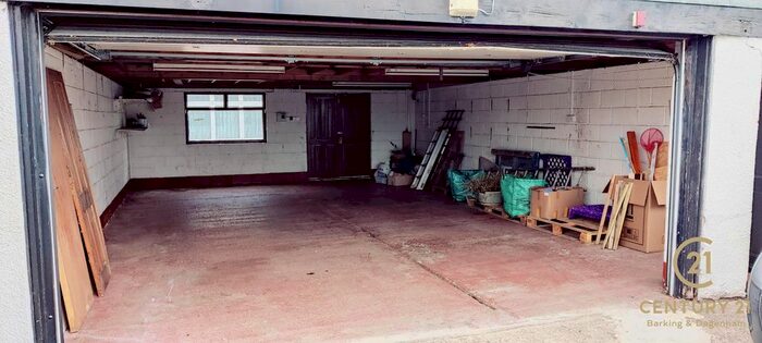 Parking/garage To Rent In Park View Gardens, Woodford Avenue, Ilford, IG4