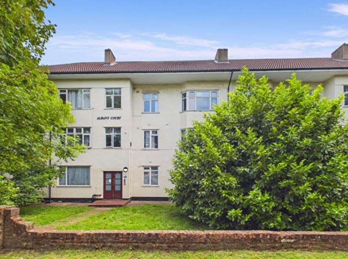 2 Bedroom Flat For Sale In Blundell Road, Edgware, HA8