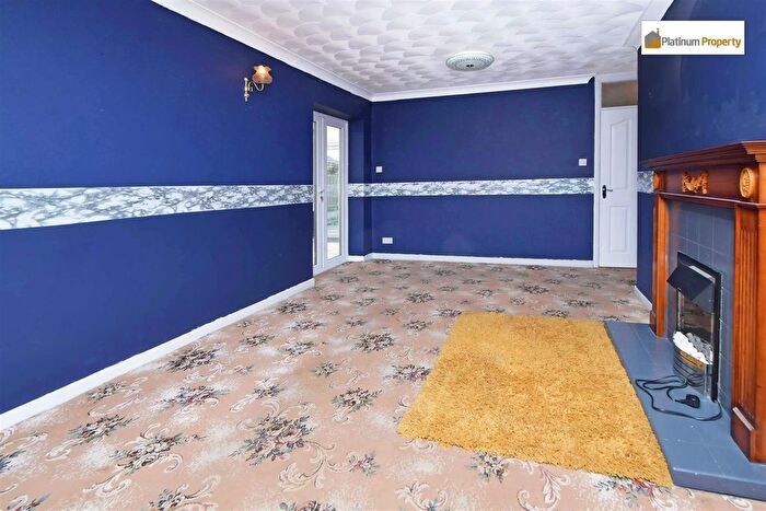 3 Bedroom Detached Bungalow For Sale In Woodside Drive, Meir Heath, ST3