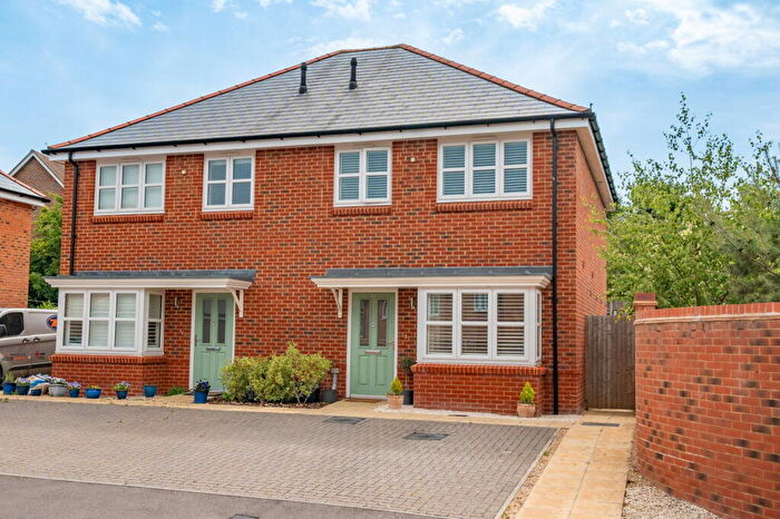 3 Bedroom Semi Detached House For Sale In Buckthorn Road, Whitchurch, Hampshire, RG28