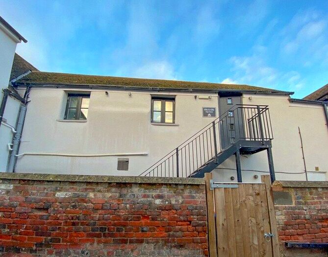 1 Bedroom Apartment To Rent In High Street, Witney, Oxfordshire, OX28