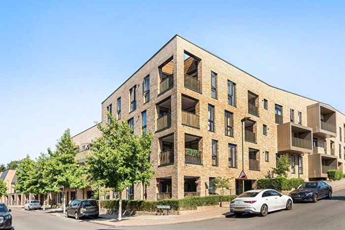 2 Bedroom Flat For Sale In Dollis Valley Drive, High Barnet, EN5