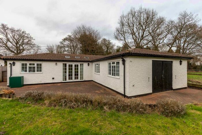 2 Bedroom Detached Bungalow To Rent In Hog Lane, Ashley Green, HP5