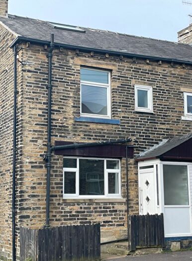 3 Bedroom End Terrace House To Rent In Woodside Place, Halifax, HX3