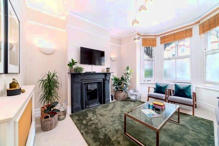1 Bedroom Flat To Rent In Broomwood Road, London, SW11