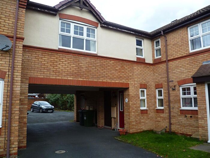 3 Bedroom Town House To Rent In Regal Close, Tamworth, Staffordshire, B77