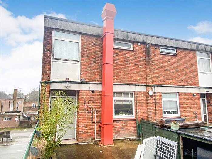 2 Bedroom Flat To Rent In Arden Grove, Harpenden, AL5