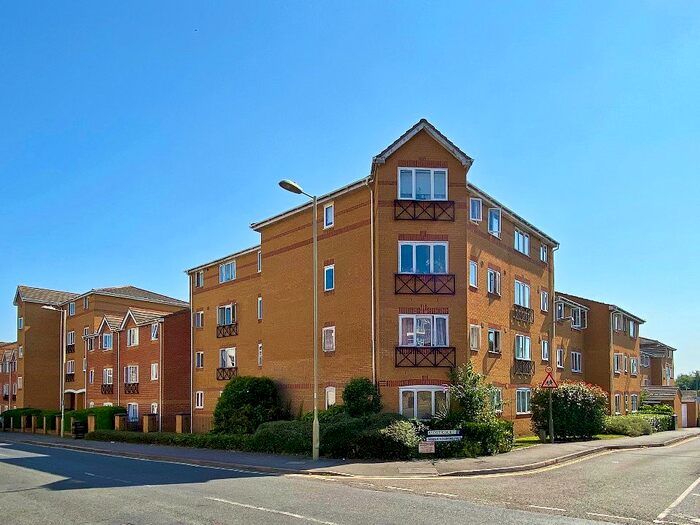 2 Bedroom Flat To Rent In Ascot Court, Aldershot, Hampshire, GU11