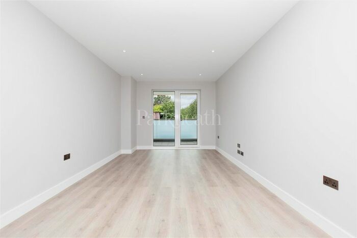 2 Bedroom Flat To Rent In Kilburn Lane, London, W10