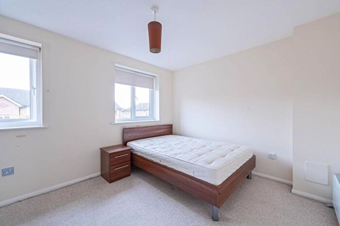 1 Bedroom Flat To Rent In Ringwood Gardens, Isle Of Dogs, London, E14