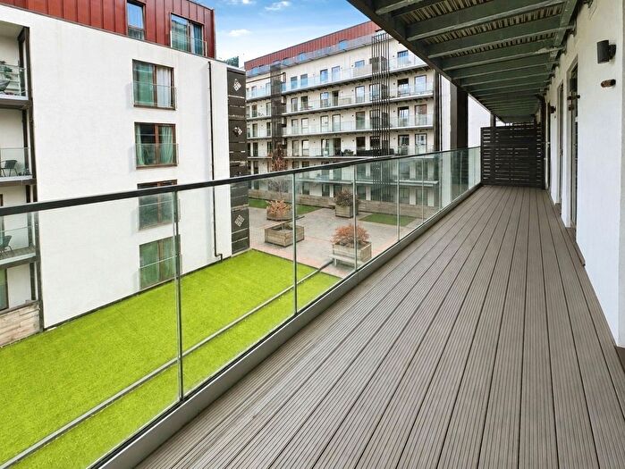 2 Bedroom Flat For Sale In Farnborough Road, Farnborough, Hampshire, GU14