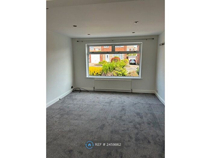 4 Bedroom Semi-Detached House To Rent In Linden Drive, Chesterfield, S41