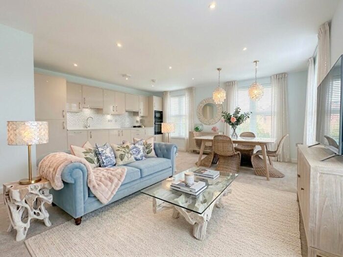 2 Bedroom Apartment For Sale In Fountain Way, Salisbury, Wiltshire, SP2