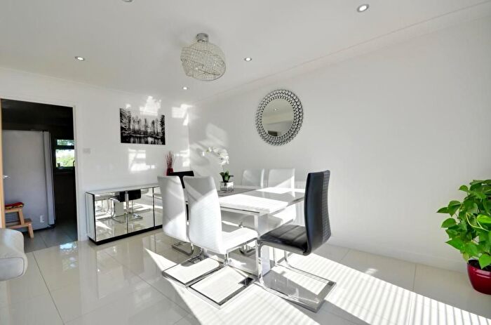 4 Bedroom End Of Terrace House To Rent In Valley Road, Uxbridge, UB10