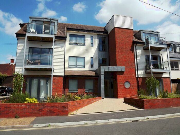 2 Bedroom Apartment To Rent In Denne Parade, Horsham, RH12