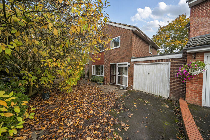 3 Bedroom Link Detached House For Sale In Elizabeth Close, Henley-on-Thames, Oxfordshire, RG9