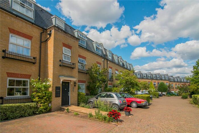 1 Bedroom Flat To Rent In Layton Place, Kew, Richmond, TW9