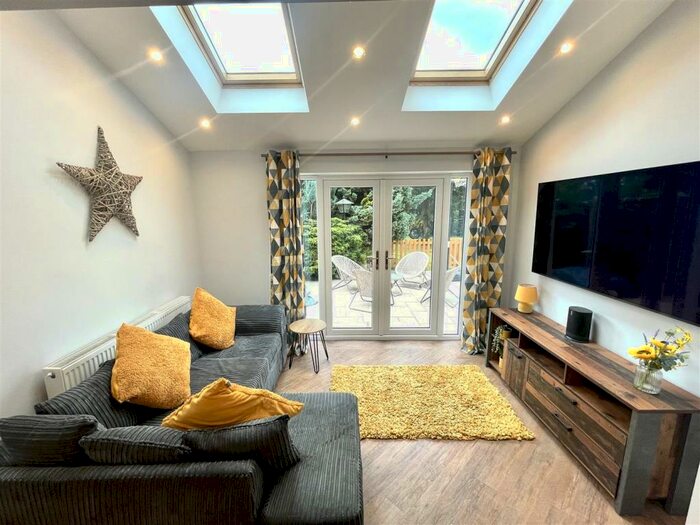 3 Bedroom Semi Detached House For Sale In Spalding Road, Pinchbeck