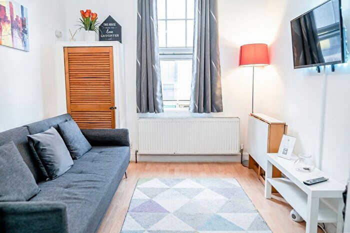 2 Bedroom Flat To Rent In London Borough Of Islington, N7