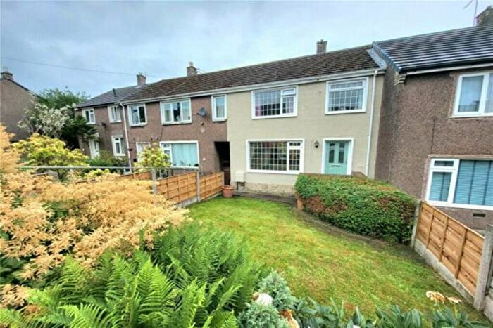 3 Bedroom Semi-Detached House For Sale In Church Fold, Charlesworth, Glossop, SK13