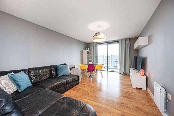 2 Bedroom Flat For Sale In Palmers Road, Bethnal Green, London, E2