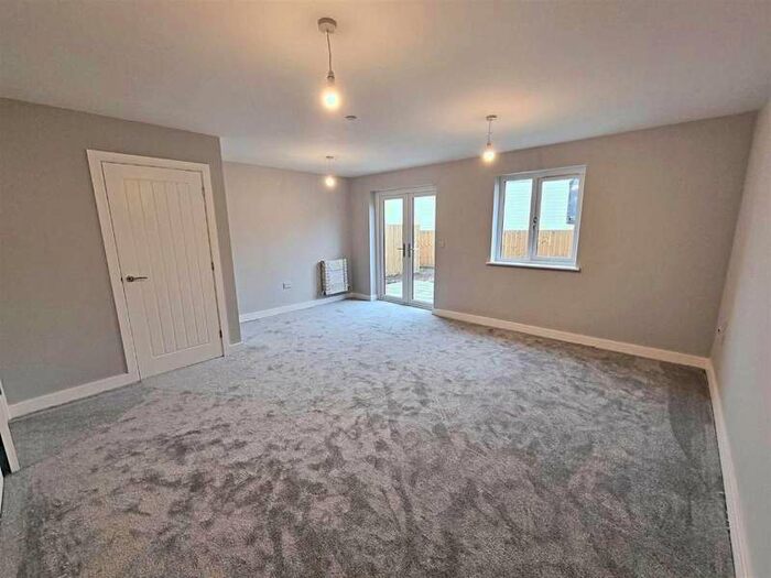 3 Bedroom Semi Detached House For Sale In Coedpenmaen Road, Trallwn