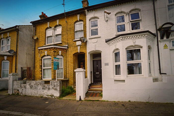 1 Bedroom Flat For Sale In Stanley Road, Southend-on-sea, SS1