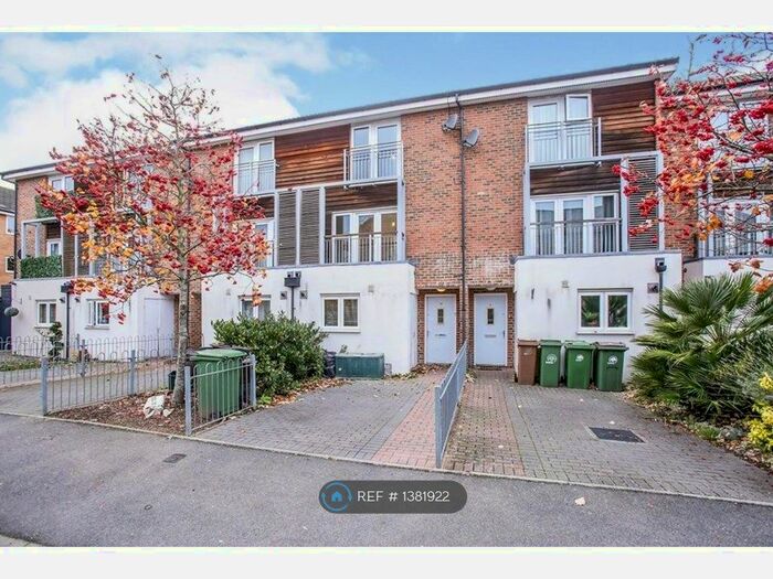 3 Bedroom Terraced House To Rent In Hengist Way, Wallington, SM6