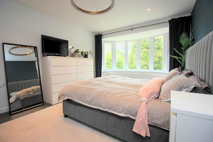 2 Bedroom Detached Bungalow For Sale In Dell Road, Southampton, SO18
