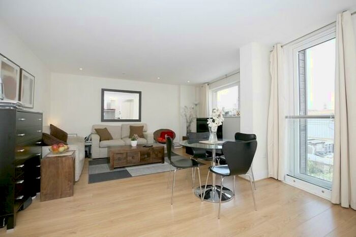 2 Bedroom Apartment To Rent In Axis Court, Tempus Wharf, Shad Thames, SE16