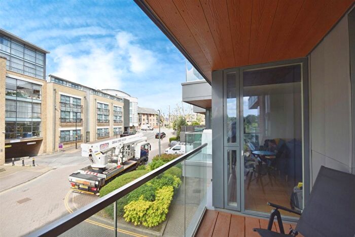 1 Bedroom Flat For Sale In High Street, Brentford, TW8