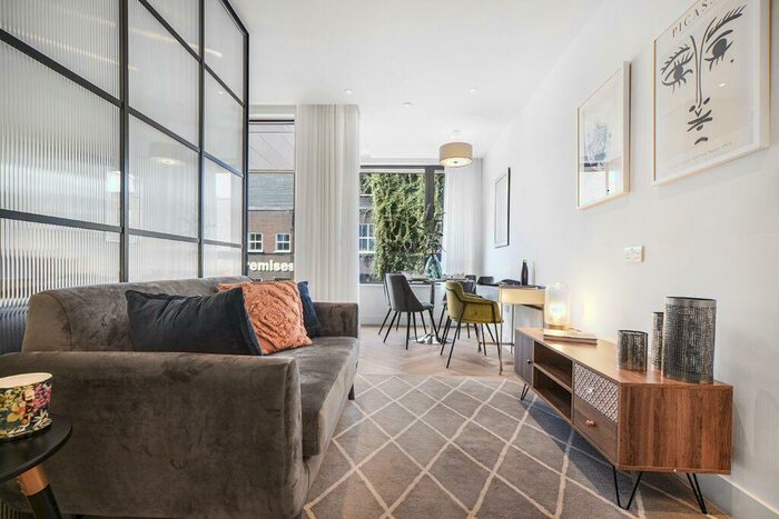 Apartment To Rent In Dawson Street London, E2