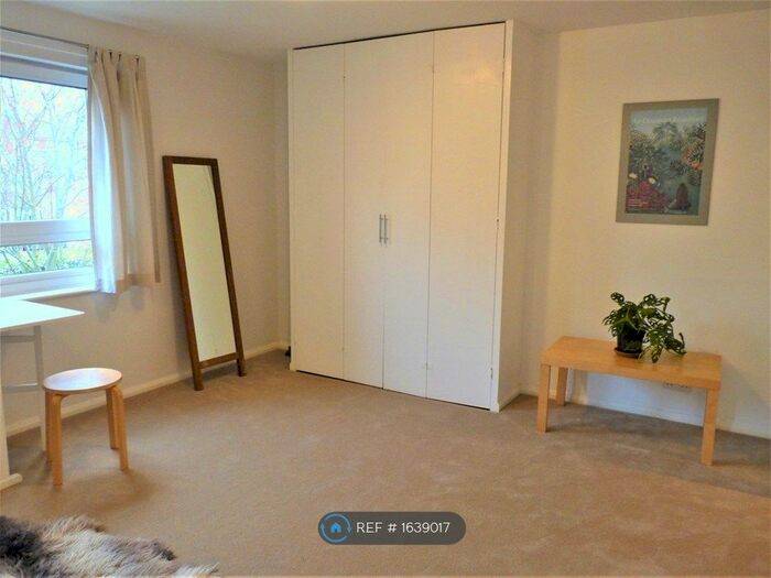 Studio To Rent In Westcott Road, London, SE17