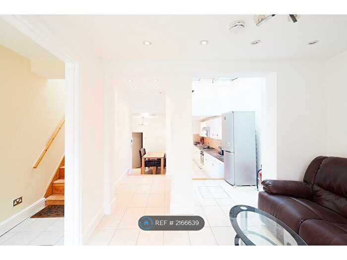 3 Bedroom Terraced House To Rent In Voss Street, London, E2