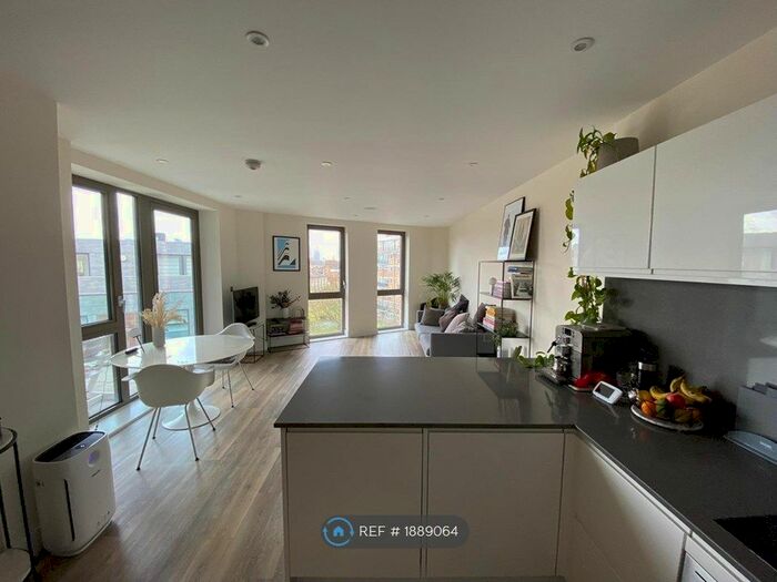 2 Bedroom Flat To Rent In The Grange, London, SE1