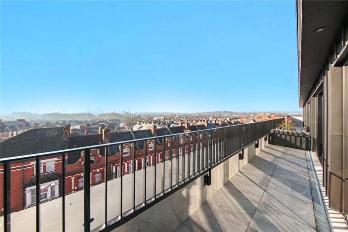 2 Bedroom Flat To Rent In Langham Road, London, N15