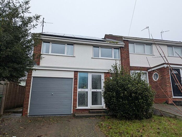 4 Bedroom Semi-Detached House To Rent In Wingate Close, Kettering, NN15