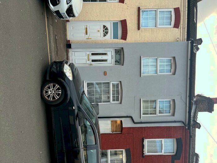 2 Bedroom Terraced House To Rent In Hampton Road, Luton, Bedfordshire, LU4