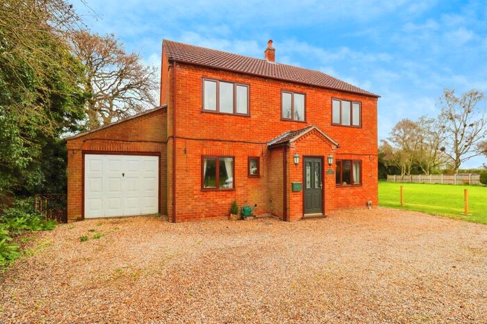 3 Bedroom Detached House For Sale In Norwich Road, Cawston, Norwich, NR10