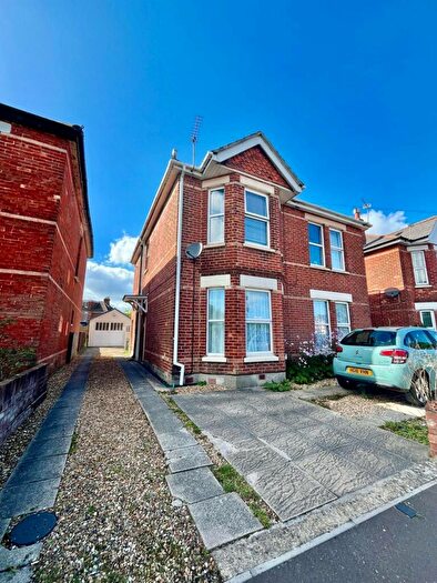 2 Bedroom Flat To Rent In Heron Court Road, Winton, Bournemouth, BH3