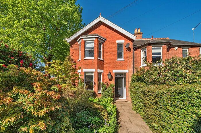 4 Bedroom Semi-Detached House For Sale In Furze Platt Road, Maidenhead, SL6