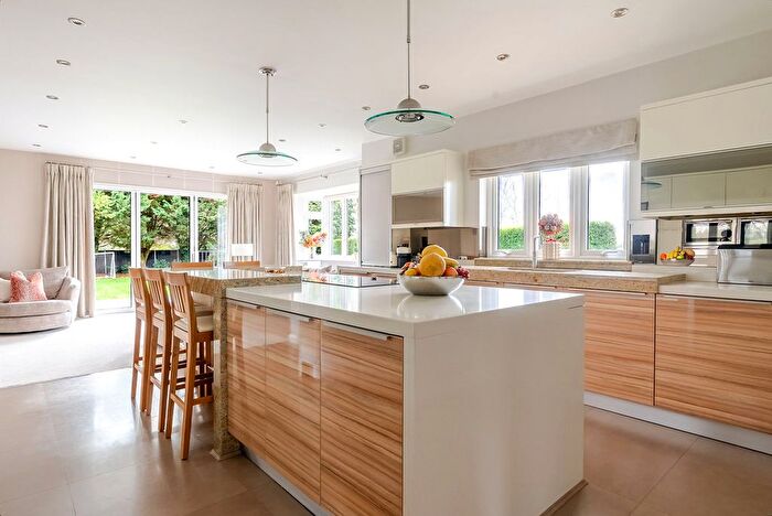 4 Bedroom Bungalow For Sale In Mayfield Gardens, Staines Upon Thames, TW18